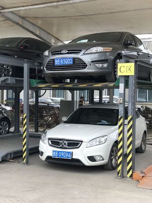 Diseño de almacenamiento en cuatro columnas elevador hidráulico para automóviles y almacenamiento doméstico